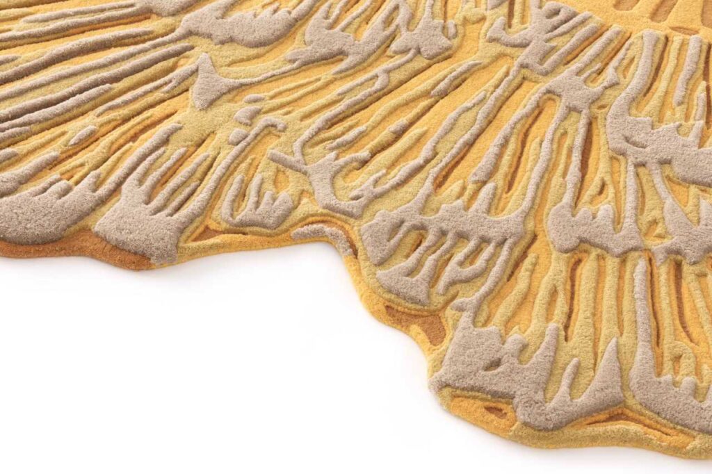 Tappeto Botanica Rug Yellow Big di GAN in lana gialla con design ispirato alla natura e texture a rilievo